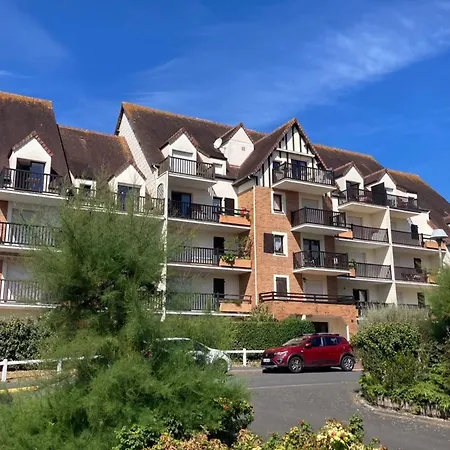Renovated And Bright - Direct Sea Access Apartment Cabourg
